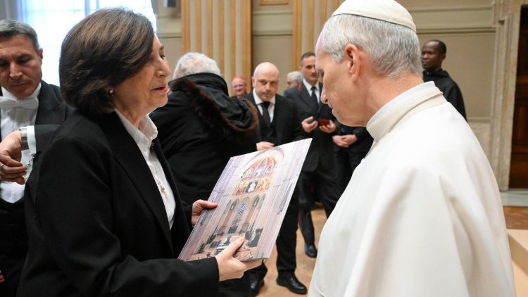  Mar&iacute;a Ascensi&oacute;n Romero con Le&oacute;n XIV 