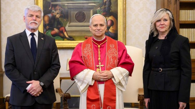 Prezident Petr Pavel s chot&iacute; Evou při audienci u papeže Lva XIV., 19. 1. 2026