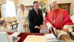 Leonas XIV ir Liuksemburgo monarchai Vilhelmas V ir jo žmona Stephanie  