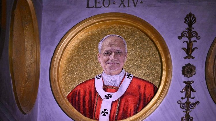 Il tondo musivo di Papa Leone XIV collocato nella Basilica ostiense