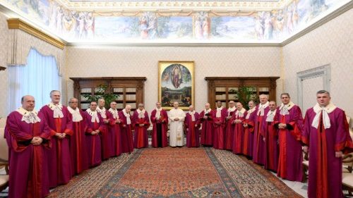 Đức Thánh Cha Lêô XIV gặp gỡ đoàn thẩm phán, luật sư và viên chức của Tòa Thượng thẩm Rota ở Roma