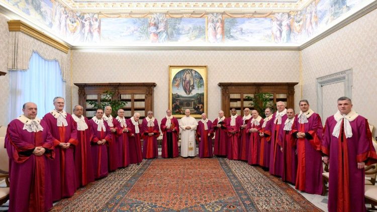 Đức Thánh Cha Lêô XIV gặp gỡ đoàn thẩm phán, luật sư và viên chức của Tòa Thượng thẩm Rota ở Roma