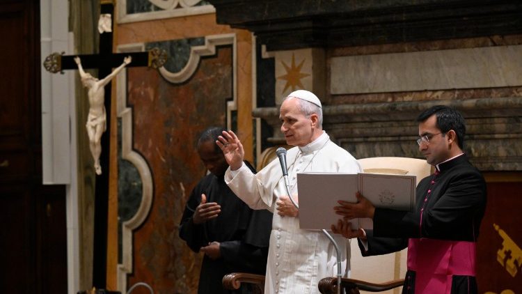 Il Papa nell'udienza in Sala Clementina