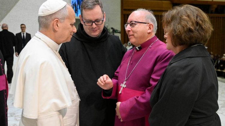 Un momento de los saludos del Papa al final de la catequesis