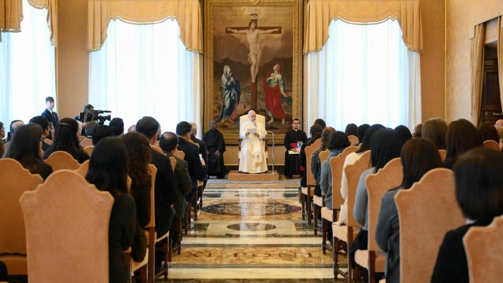 Il Papa ha ricevuto consacrate e consacrati del Regnum Christi nella Sala del Concistoro del Palazzo Apostolico. 
