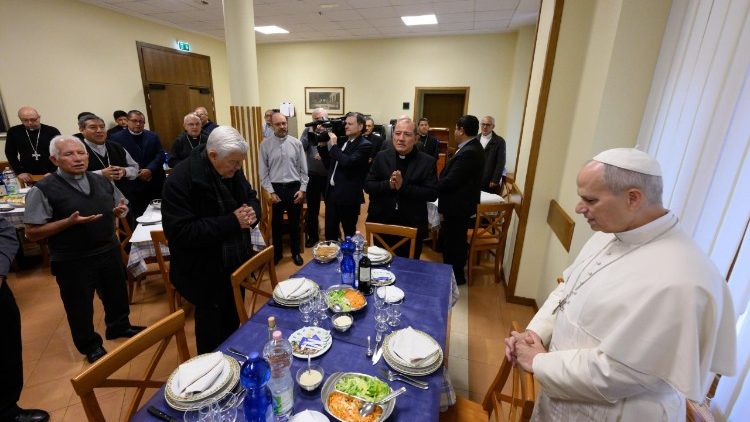 O Papa durante o almoço com os bispos do Peru