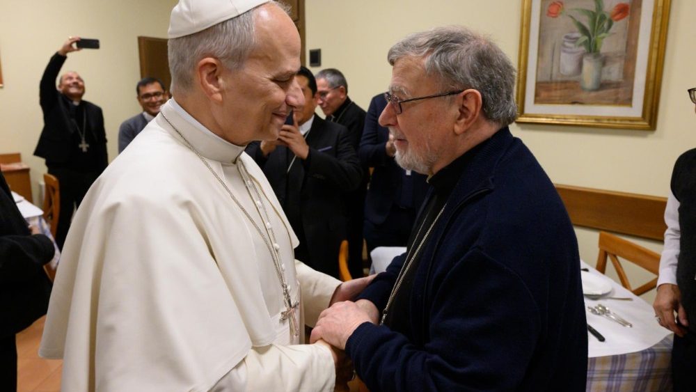 Папа на абедзе з перуанскімі біскупамі 