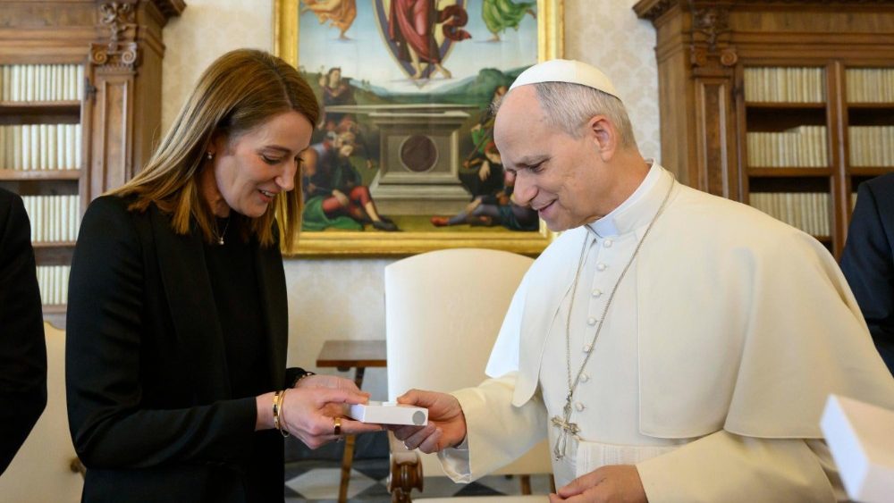 Le Pape a reçu la présidente du Parlement européen, Roberta Metsola, en audience privée dans la bibliothèque du Palais apostolique, le 29 janvier 2026.