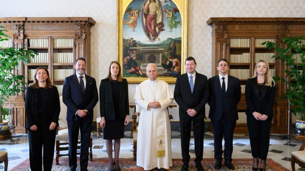 Le Pape a reçu la présidente du Parlement européen, Roberta Metsola, en audience privée dans la bibliothèque du Palais apostolique, le 29 janvier 2026.