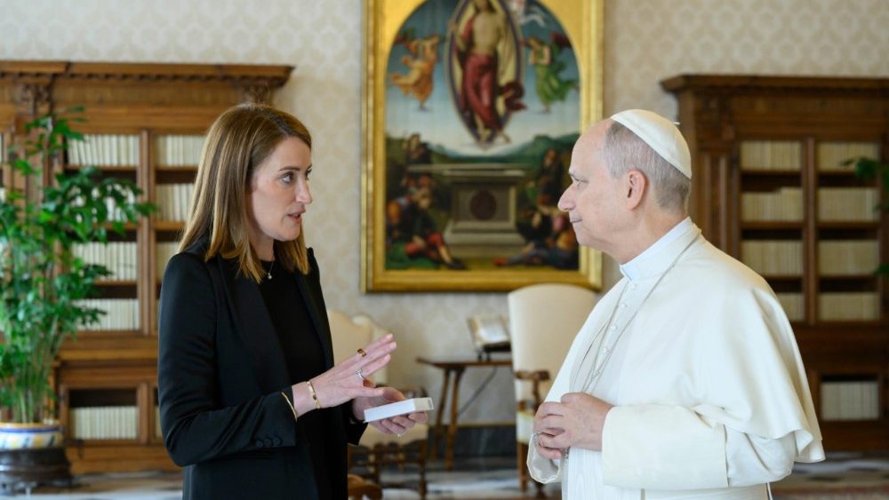 Le Pape a reçu la présidente du Parlement européen, Roberta Metsola, en audience privée dans la bibliothèque du Palais apostolique, le 29 janvier 2026.