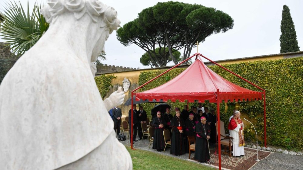 Падчас цырымоніі адкрыцця мазаікі Маці Божай і статуі святой Ружы Лімскай у Ватыкане