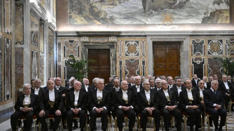 Hii ni huduma inayoweza kuwekwa kwa muhtasari katika maneno makuu matatu: Uwepo, Ukarimu na Kusalimia mambo muhimu sana yanayomwezesha Khalifa wa Mtakatifu Petro kukutana na kusalimiana na makundi mbalimbali. 