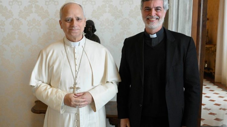 O Pe. Alexandre Awi Mello recebido em audi&ecirc;ncia pelo Papa nesta segunda-feira (02/02)