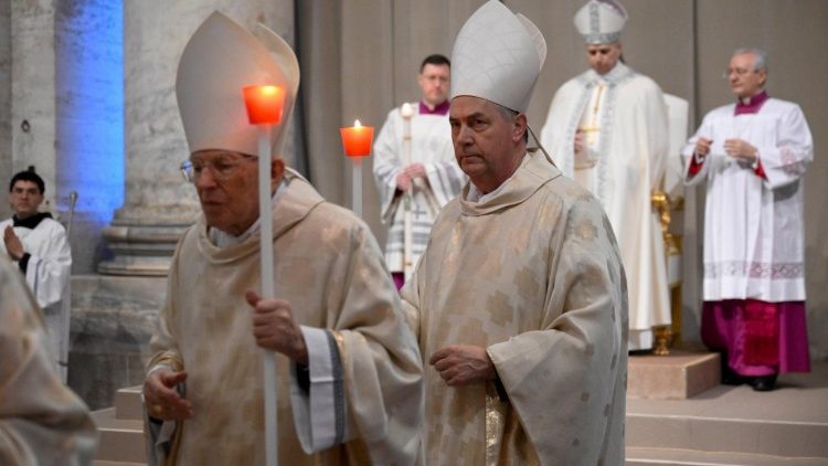 Kristo Yesu ni Mwanga kwa Mwanga, Mungu kweli kwa Mungu kweli