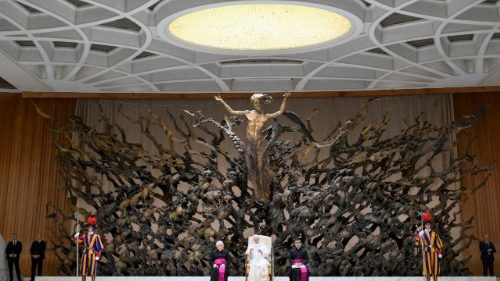 Le&oacute; p&aacute;pa katek&eacute;zise: Az evang&eacute;lium az &ouml;r&ouml;k &eacute;let hirdet&eacute;se, nem puszt&aacute;n emberbar&aacute;ti &uuml;zenet