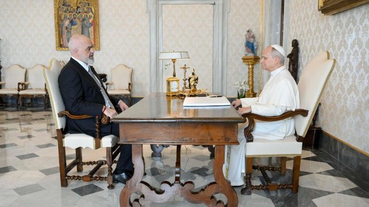 El Papa León XIV y el Primer Ministro de la República de Albania