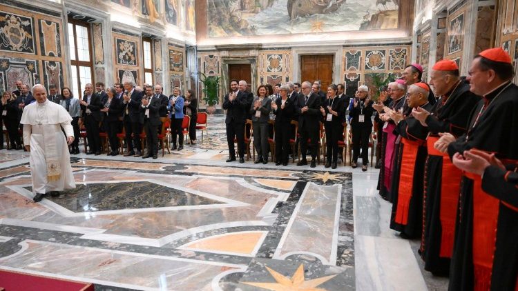 Påve Leo XIV möter deltagarna plenarsamlingen i Dikasteriet för lekmän, familj och livet 