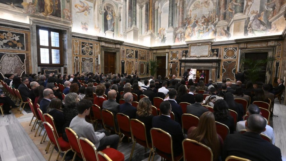 El Papa con los dirigentes y el personal de la Florería y de la Oficina de Edilicia del Vaticano 