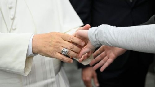 Il Papa: ascoltare le vittime degli abusi &egrave; un atto di giustizia e verit&agrave;