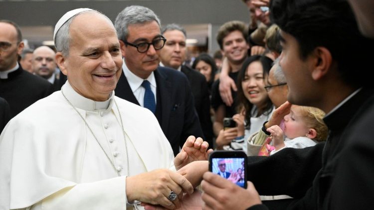 Papa pozdravlja okupljene vjernike