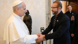 Pope Leo receives Mr. Noel Diaz, Founder of "El Sembrador Nueva Evangelizacion" (ESNE) television