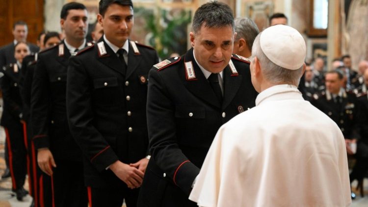 Il Papa con i carabinieri