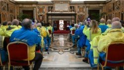 Az olasz Irgalmasság Művek önkéntesei a pápánál   