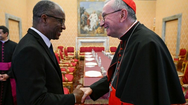 Il cardinale Pietro Parolin riceve in Segreteria di Stato il premier di Cabo Verde Jos&eacute; Ulisses Correia e Silva