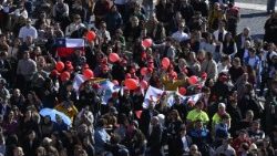 Šv. Petro aikštė sekmadienio vidudienį