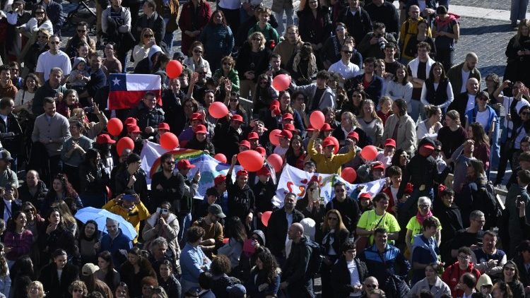 Šv. Petro aikštė sekmadienio vidudienį