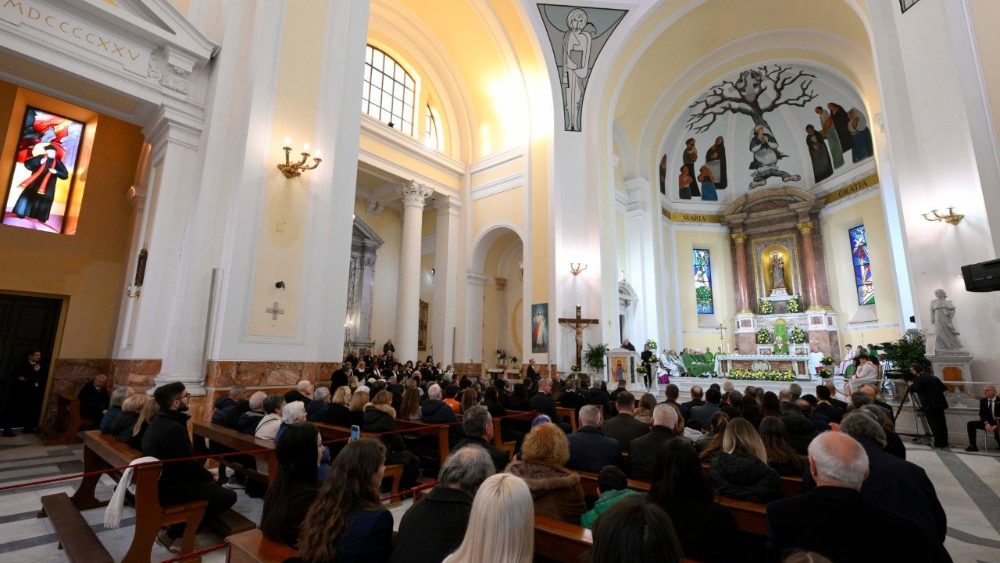 2026.02.15 Visita pastorale alla Parrocchia Santa Maria Regina Pacis a Ostia Lido