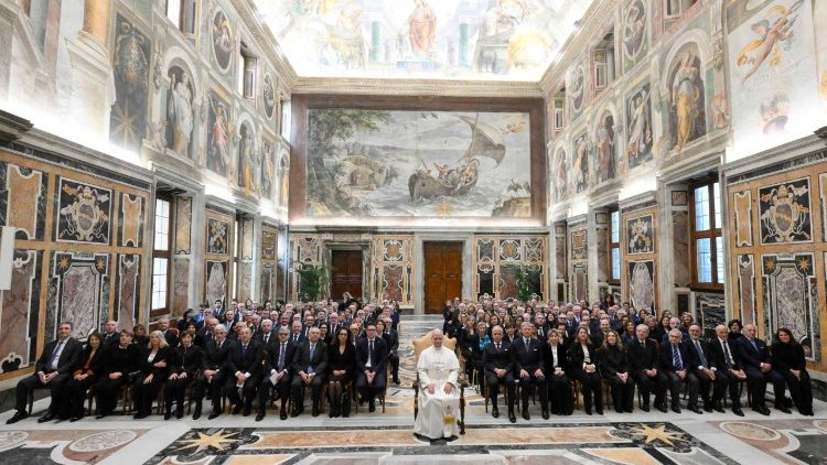 Le Pape Léon XIV en audience avec une délégation de préfets  de la République italienne ce lundi 16 février 2026