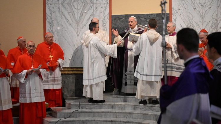 El Papa inaugura la estaci&oacute;n cuaresmal en la iglesia de Sant'Anselmo en el Aventino