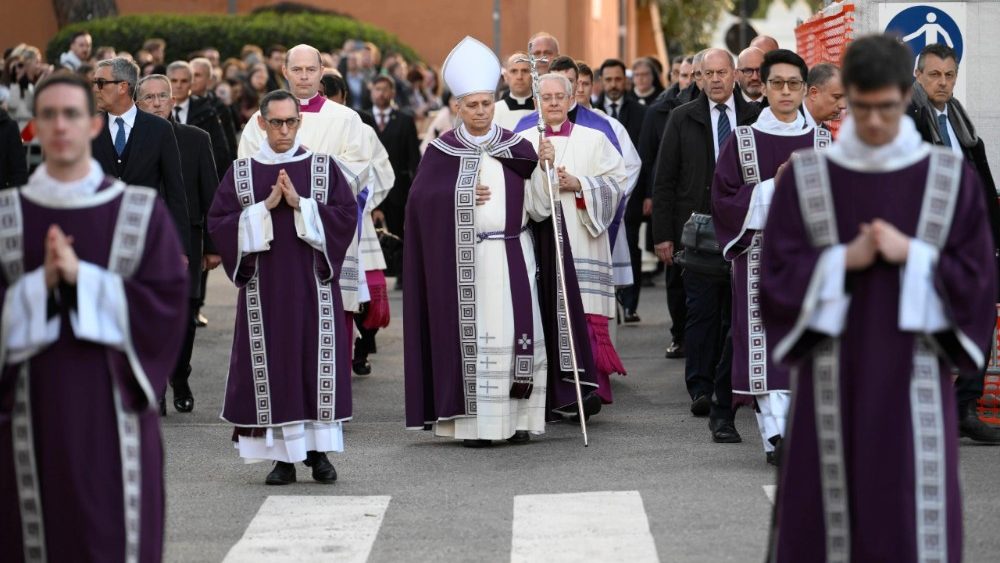 Працэсія з касцёла святога Анзэльма да базілікі святой Сабіны ў Рыме
