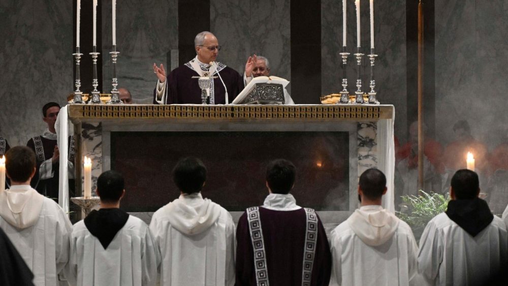 Cвятая Імша з абрадам пасыпання галоў попелам у базіліцы святой Сабіны