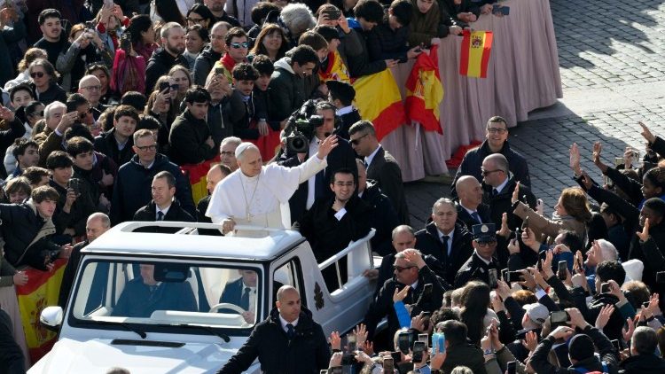 Le&oacute; p&aacute;pa a Szent P&eacute;ter-t&eacute;ren
