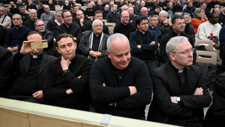 Papież wskazał, że trzeba właściwie ocenić realia, w jakich wzrasta młodzież