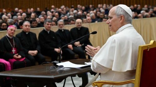 Papież do kapłan&oacute;w: Nie piszcie homilii ze sztuczną inteligencją