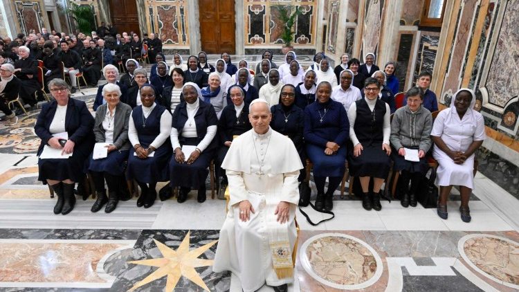 L&eacute;on XIV a re&ccedil;u au Vatican les Missionnaires Oblats de Marie Immacul&eacute;e et les Sœurs de Notre-Dame des Ap&ocirc;tres 