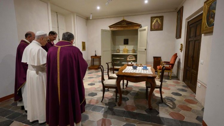 Leon XIV odwiedził pok&oacute;j św. ks. Jana Bosko. Przyznał, że rozważał wstąpienie do Salezjan&oacute;w