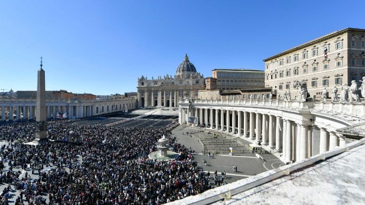 Pra&ccedil;a S&atilde;o Pedro durante o Angelus deste domingo, 22/02