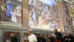 Il Papa ascolta la meditazione del predicatore Varden durante gli Esercizi Spirituali in Cappella Paolina