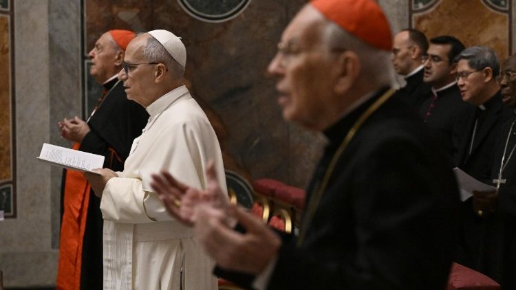 Papa Leão durante os Exercícios Espirituais no Vaticano  