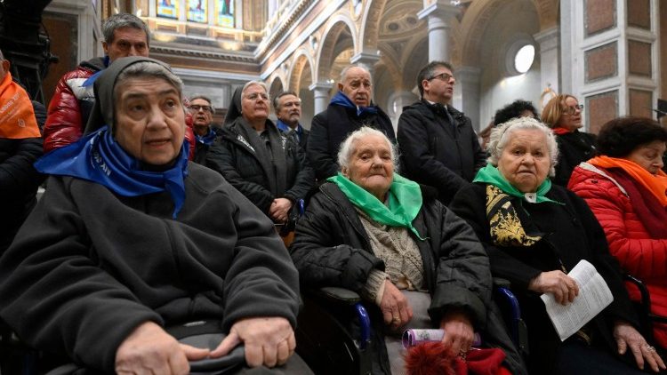 Waamini katika basilika 