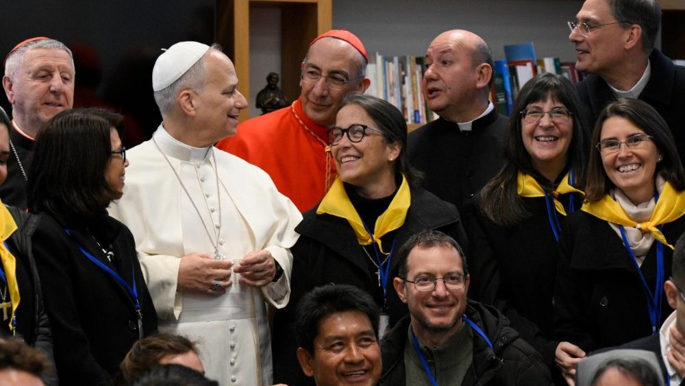 Папа з членамі пастырскай рады парафіі Найсвяцейшага Сэрца Езуса ў Рыме