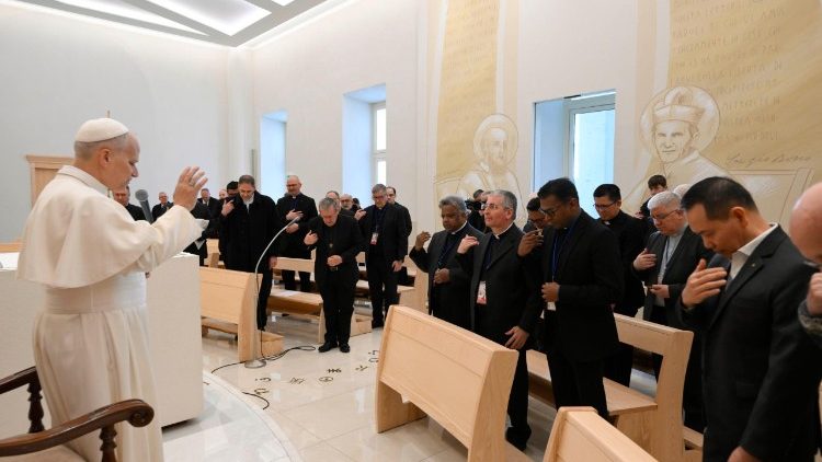 El Papa León XIV con los Salesianos de la Basílica del Sagrado Corazón de Jesús en Roma