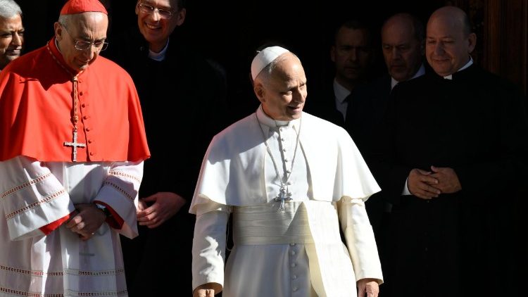 Leon XIV podczas jednej z wizyt w rzymskich parafiach