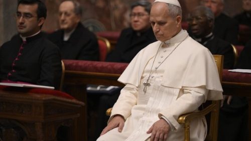 O Papa: a ora&ccedil;&atilde;o muda a hist&oacute;ria, uma era livre de guerras n&atilde;o &eacute; inating&iacute;vel