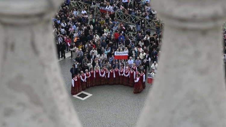 "Sidzinanki" na Anioł Pański z Papieżem Leonem XIV