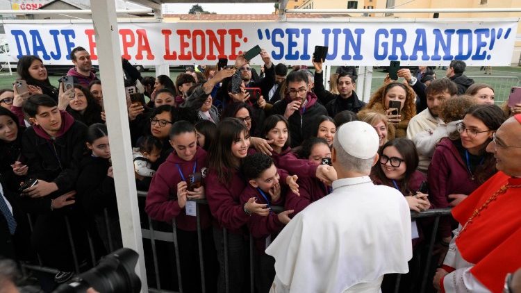 Le pape &agrave; son arriv&eacute;e &agrave; la paroisse du "Quarticciolo"